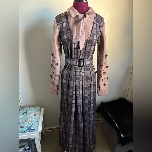 Dresses & Skirts - Vintage 40’s Era Pink/Gray plaid Dress w/elegant sleeves, size 38